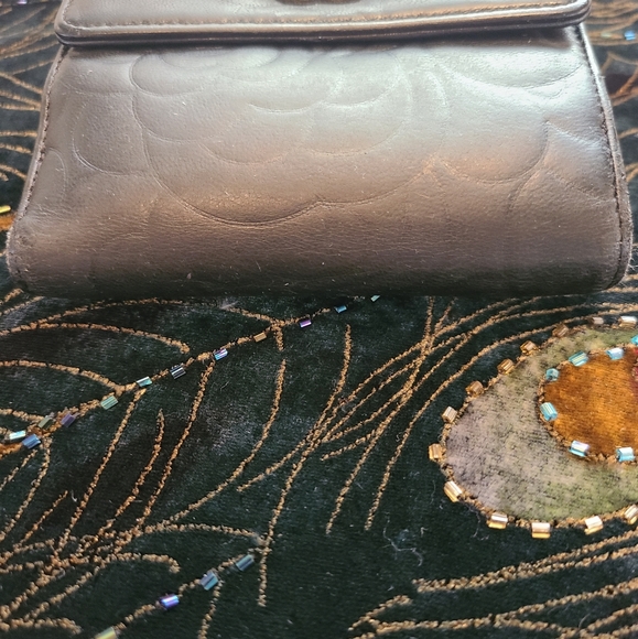 Chanel Camelia Wallet - Picture 2 of 9